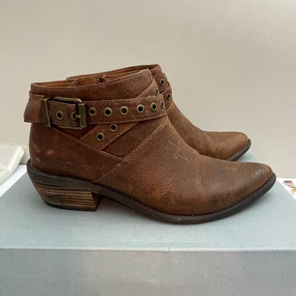Adam Tucker Me Too Brown Booties Size 6 Riley Brown Grommet Buckle Detail - Picture 7 of 9